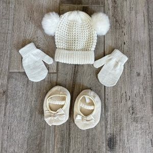 Baby beanie with gloves and booties